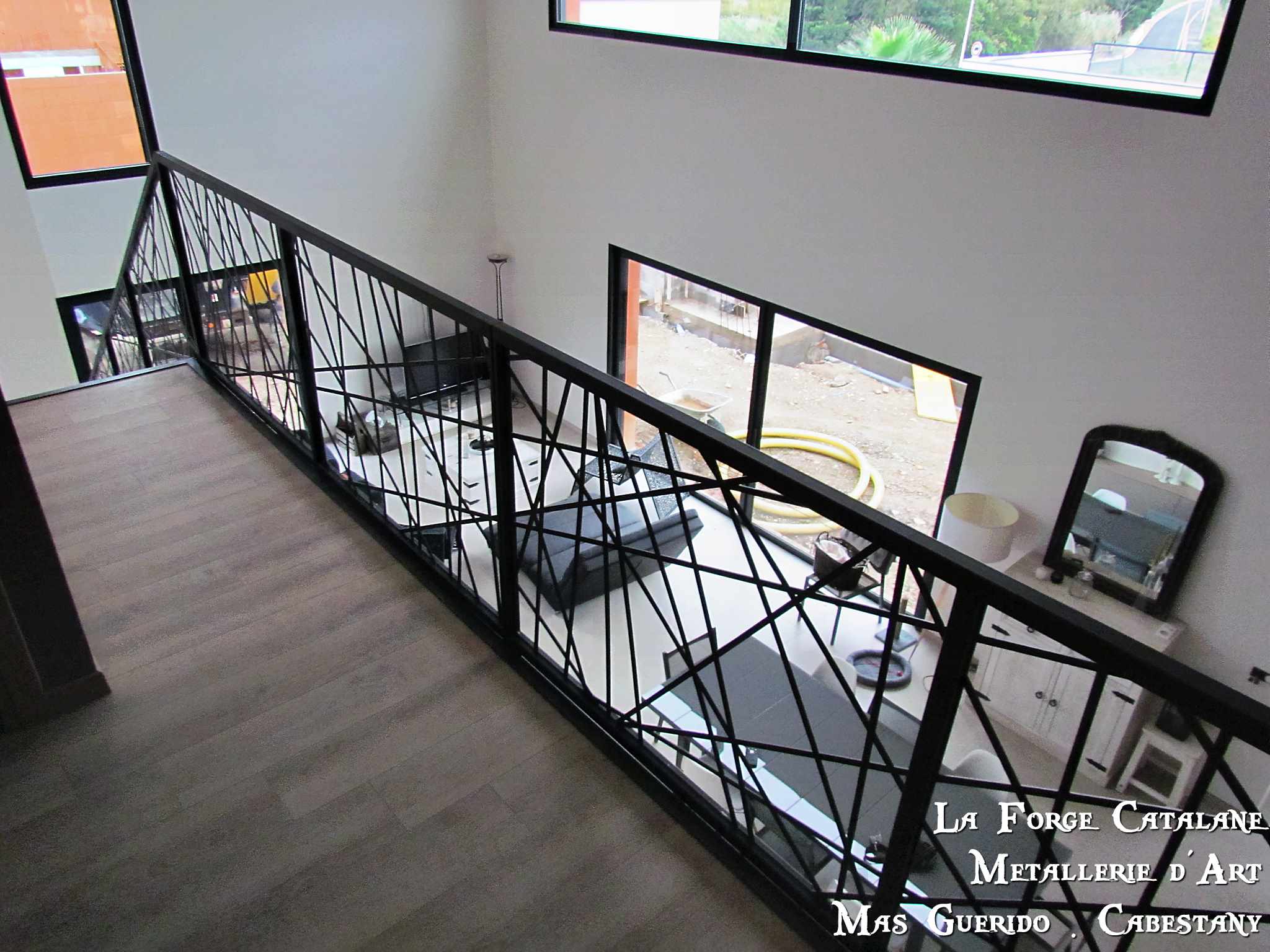 Rampant et garde corps interieur decoupe laser fils entrecroise forge catalane 3.jpg